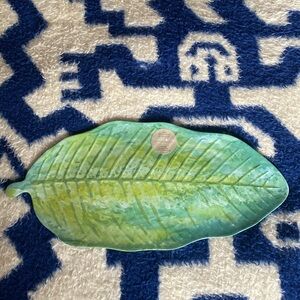 NWT TarHong Leaf Plate 🍃